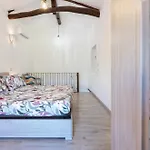 Guesthost - My Little Pink House *