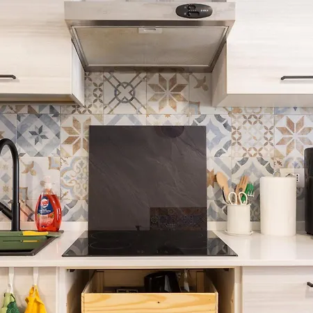 Guesthost - My Little Pink House