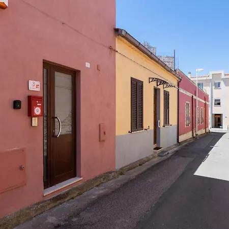 Guesthost - My Little Pink House