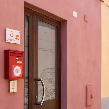 Guesthost - My Little Pink House *