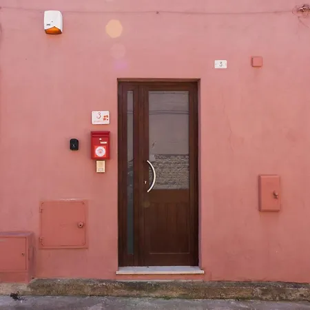 Guesthost - My Little Pink House