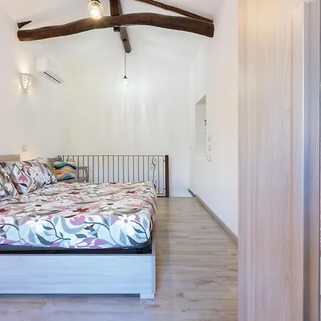 Guesthost - My Little Pink House *