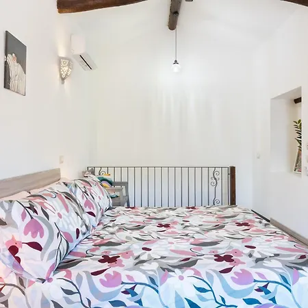 Guesthost - My Little Pink House *